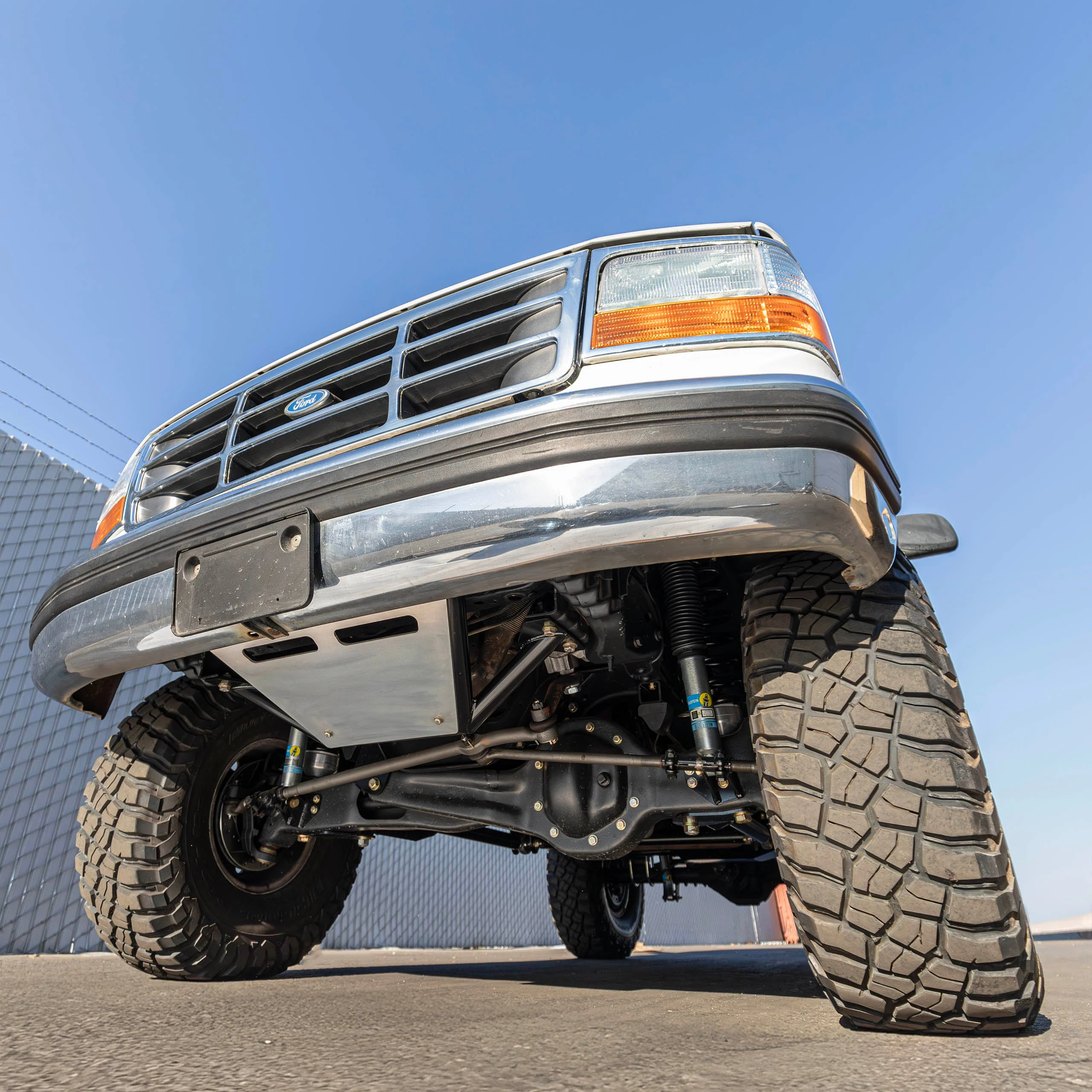 2WD Gas 92-97 F250 / 350 Bolt-On Front Skid Plate - Image 3