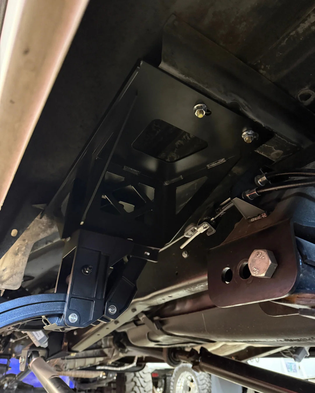 1980-1997 FORD F-SERIES LONG BED FRONT BED STEP KIT - Image 4